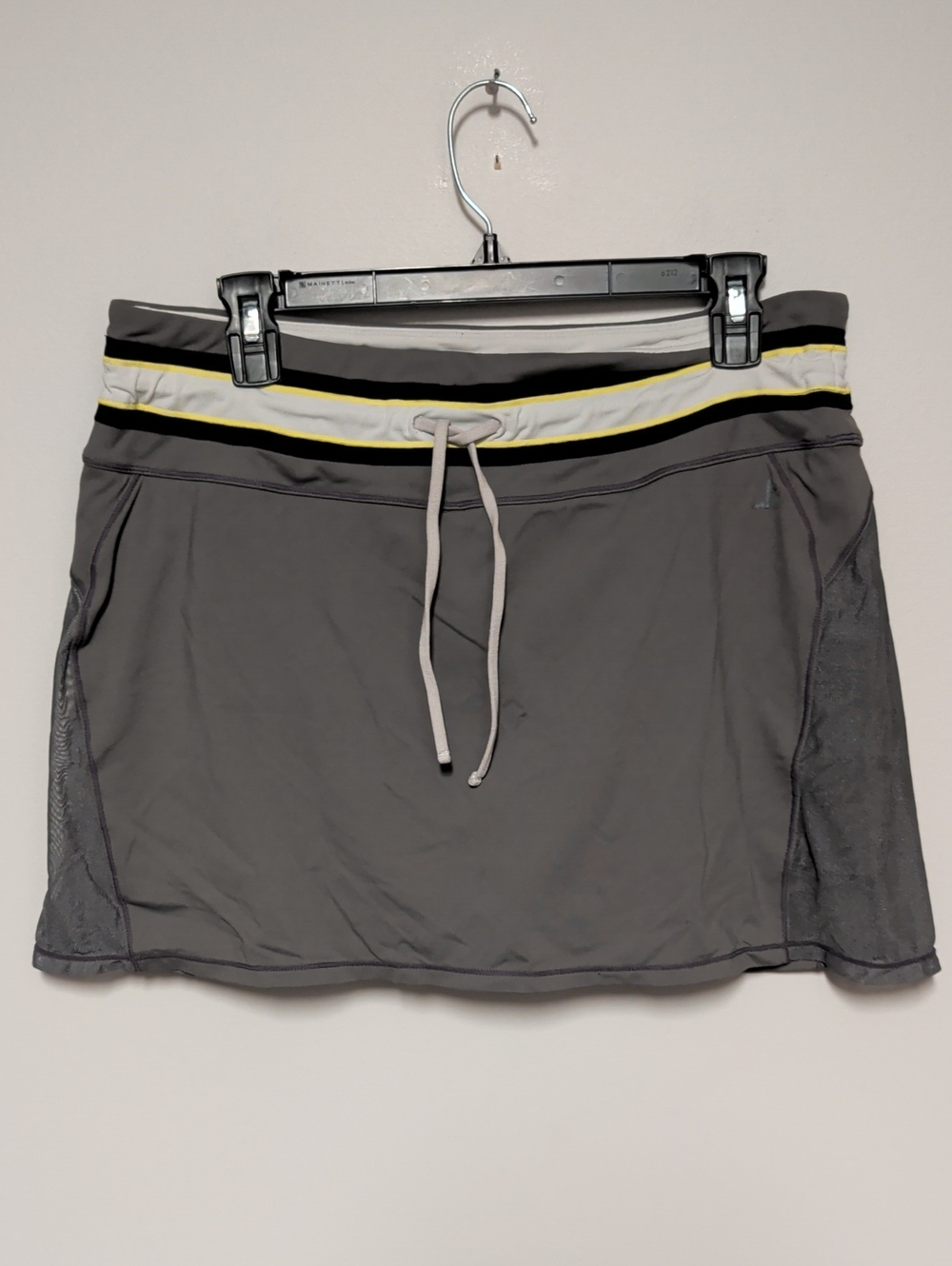 ALO Yoga Gray Skort with Yellow-Trim Waistband